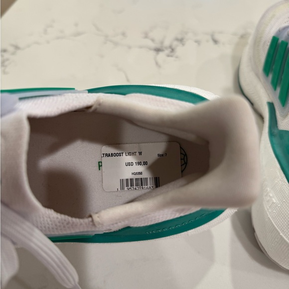 Adidas Ultraboost Light - Size 7 - white w/green - Picture 5 of 5